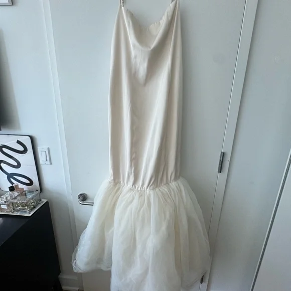 Tulle hem fishtail gown - Picture 2 of 5